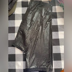 Crocodile pattern leggings. Size L